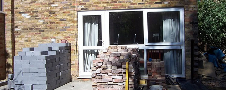 Single storey extension in Finchampstead before (by MMAS Construction )